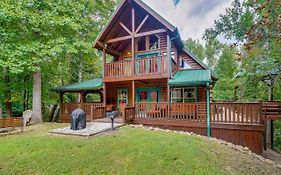 Gatlinburg Getaway Private Hot Tub And Fireplace!